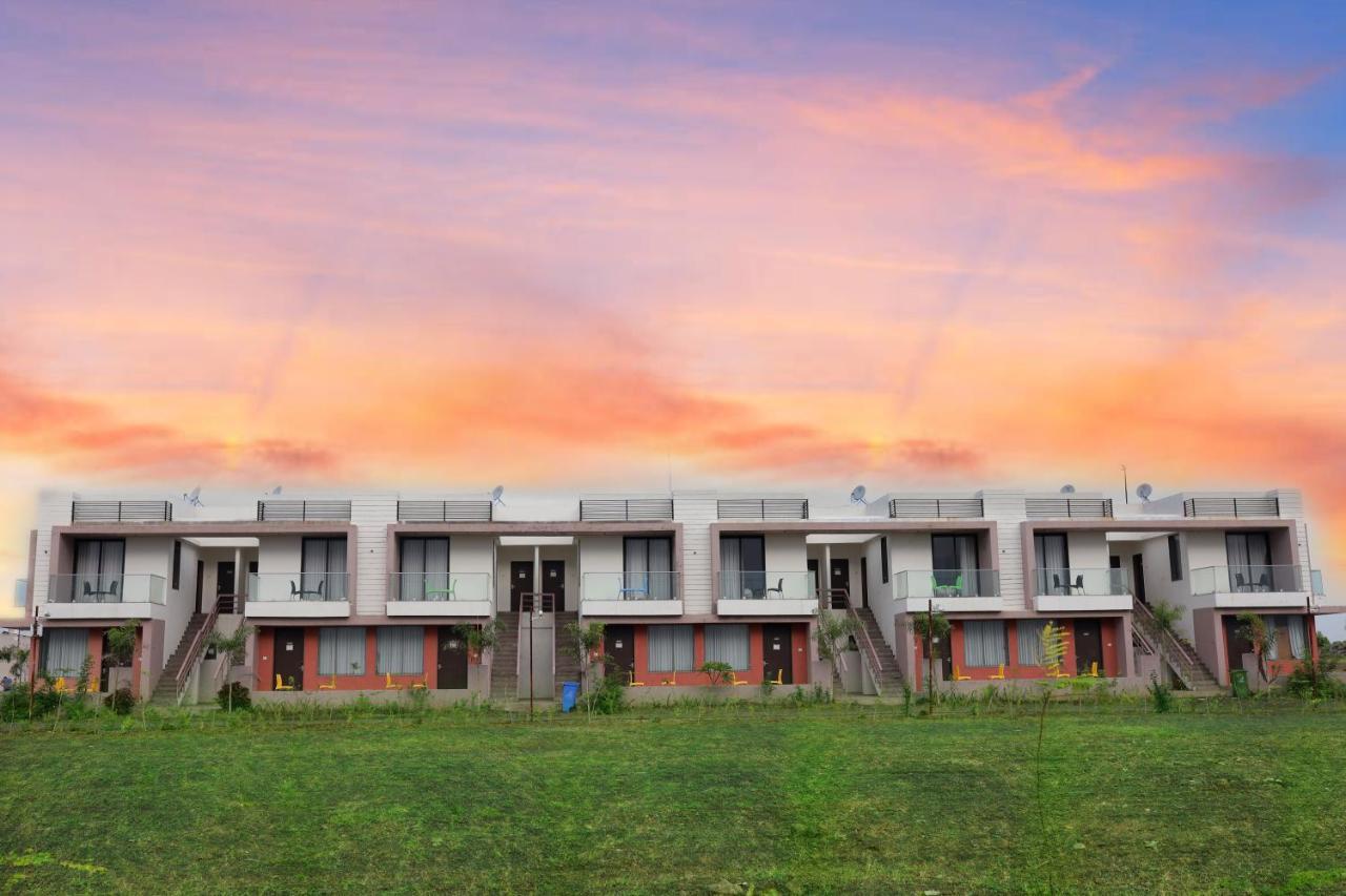 Leena Resort Garudeshwar Exterior photo
